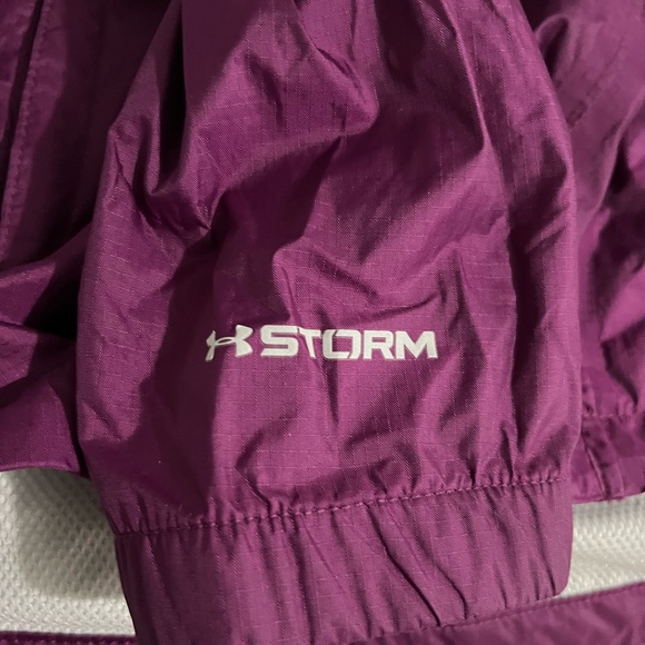 UNDER ARMOUR RAIN JACKET - Picture 5 of 6